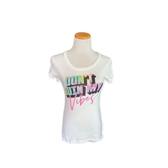 Womens Wound Up Don’t Ruin My Vibes V Neck Graphic Tee - Sz M 7/9 - Picture 2 of 2